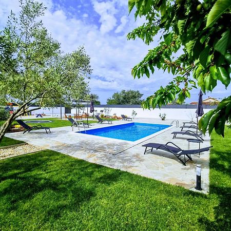 Holiday Home Aprilis With Pool, Jacuzzi And Sauna Galovac  Exterior foto