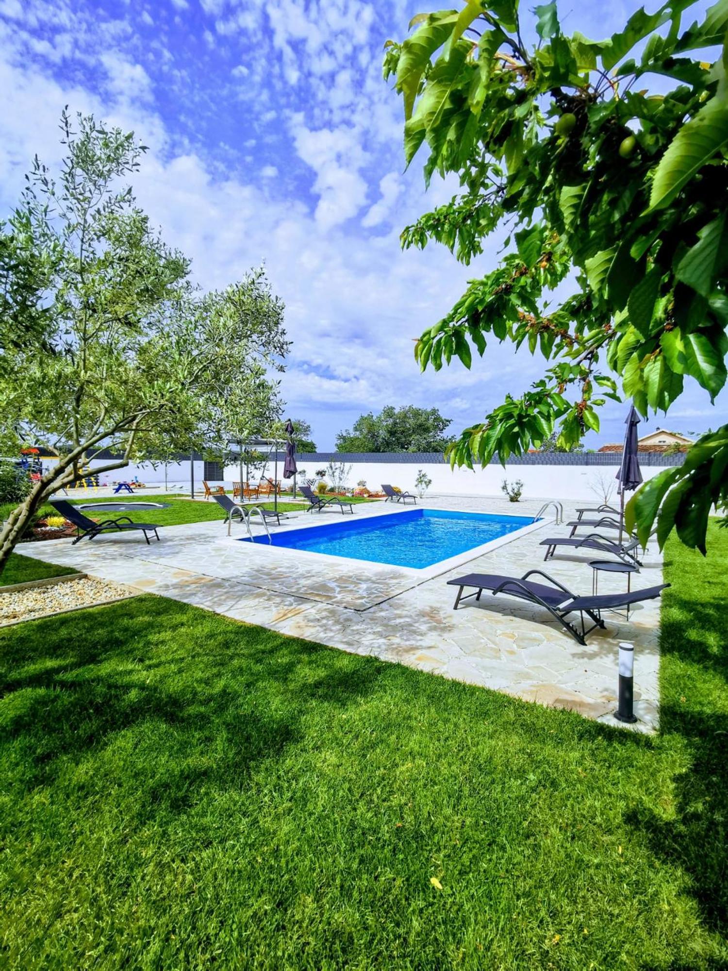 Holiday Home Aprilis With Pool, Jacuzzi And Sauna Galovac  Exterior foto